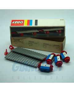 1966 Lego 152 Two Train Wagons + Box