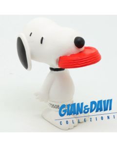 PVC_SPY_SH-CE 2.2002 Snoopy holding his supper