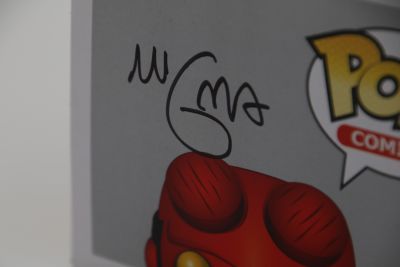 Funko Pop Comics 01 Hellboy 22715 Hellboy SIGNATURE Mike Mignola 04