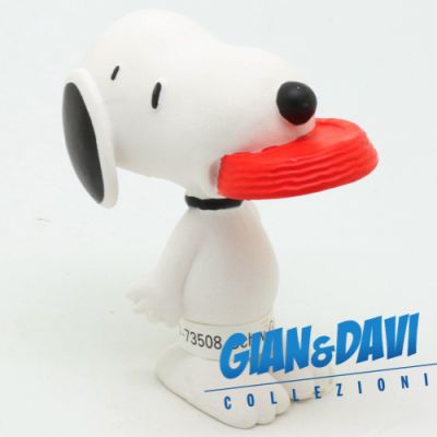 PVC_SPY_SH-CE 2.2002 Snoopy holding his supper