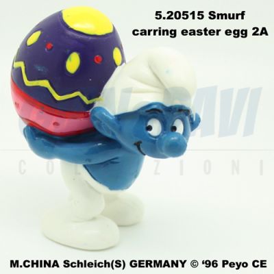 5.20515 520515 Smurf carring easter egg Puffo Uovo Schiena 2A