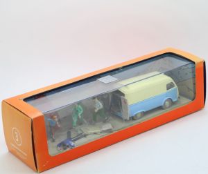 Tintin Transport Diorama 29103 Ambulance Explorers on the Moon BOX ROVINATO A