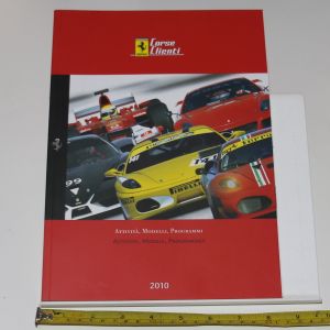 Libro Pubblicazione Ferrari CORSE CLIENTI ATTIVITA' 2010 84 pagine