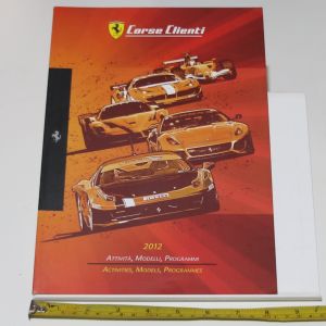 Libro Pubblicazione Ferrari CORSE CLIENTI ATTIVITA' 2012 77 pagine